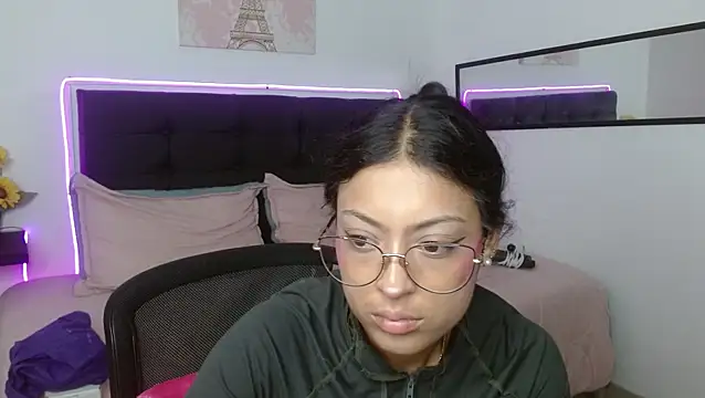 vaness weet online show from February 2026 06:37:02 PM