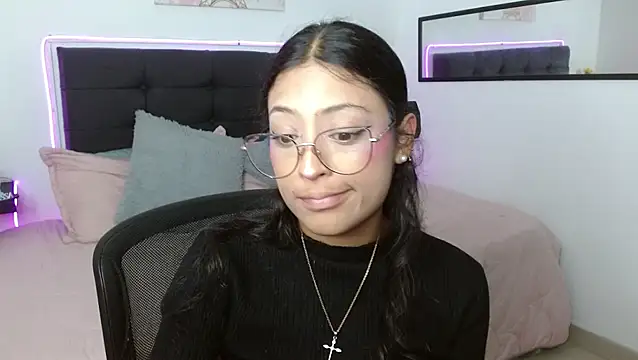 vaness weet online show from March 2026 12:19:01 AM