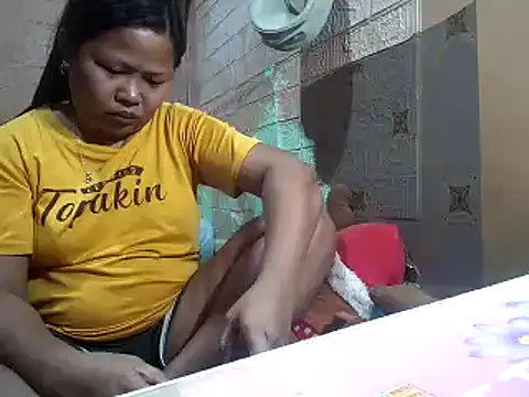 Snapshot of sweethotmom chatting on February 2025 10:26:01 AM sweethotmom online show from February 2025 10:26:01 AM