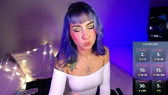 Cinamoonn online show from December 2024 09:34:01 PM