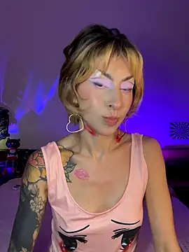 Cinamoonn online show from October 2025 06:50:02 PM