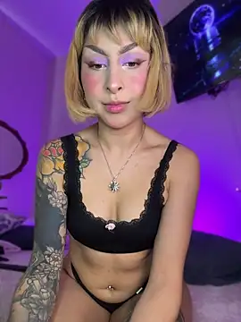 Cinamoonn online show from April 2026 04:08:01 PM