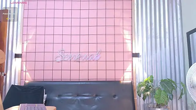 mensia hernandz online show from April 2026 01:34:01 PM