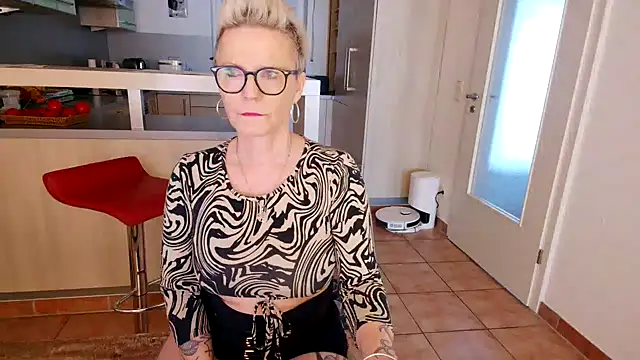 Snapshot of German_Milf chatting on January 2025 01:39:01 PM German Milf online show from January 2025 01:39:01 PM