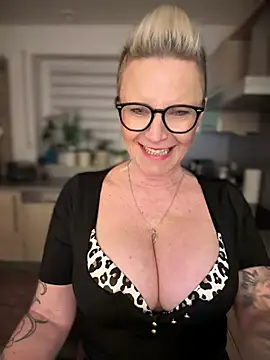 Snapshot of German_Milf chatting on January 2025 06:06:01 PM German Milf online show from January 2025 06:06:01 PM