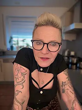 Snapshot of German_Milf chatting on January 2025 02:17:02 PM German Milf online show from January 2025 02:17:02 PM