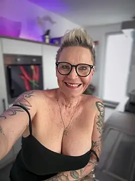 Snapshot of German_Milf chatting on February 2025 02:46:02 PM German Milf online show from February 2025 02:46:02 PM