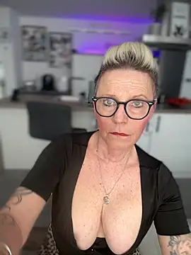 Snapshot of German_Milf chatting on February 2025 02:04:02 PM German Milf online show from February 2025 02:04:02 PM