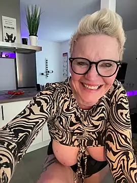 Snapshot of German_Milf chatting on March 2025 06:31:01 PM German Milf online show from March 2025 06:31:01 PM