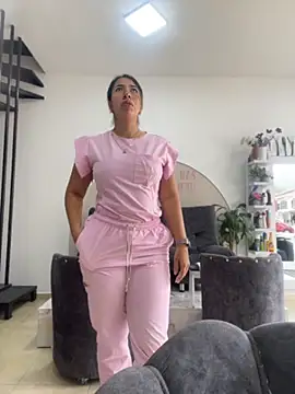 daniela henao online show from April 2026 02:11:01 PM