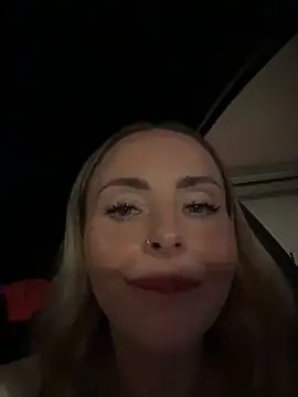 EmaSalis online show from April 2026 11:48:02 AM