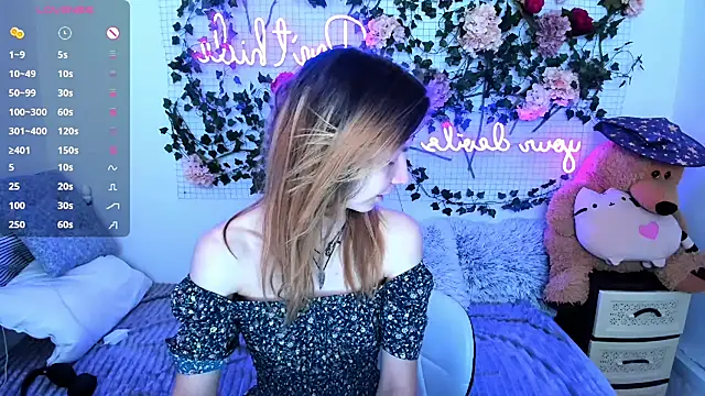 Snapshot of Bell_a_mi_ chatting on December 2025 12:10:01 PM Bell a mi online show from December 2025 12:10:01 PM