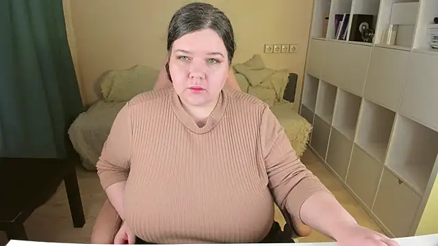 PlumPie online show from October 2025 10:08:01 PM