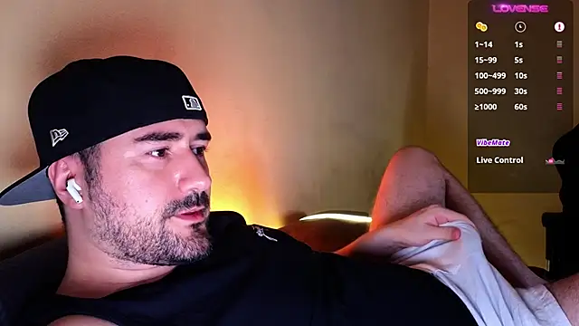 Snapshot of DominantTheo chatting on December 2024 03:36:02 AM DominantTheo online show from December 2024 03:36:02 AM