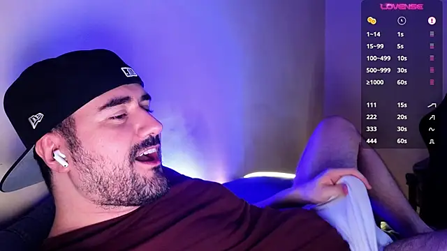 Snapshot of DominantTheo chatting on December 2024 03:41:01 AM DominantTheo online show from December 2024 03:41:01 AM