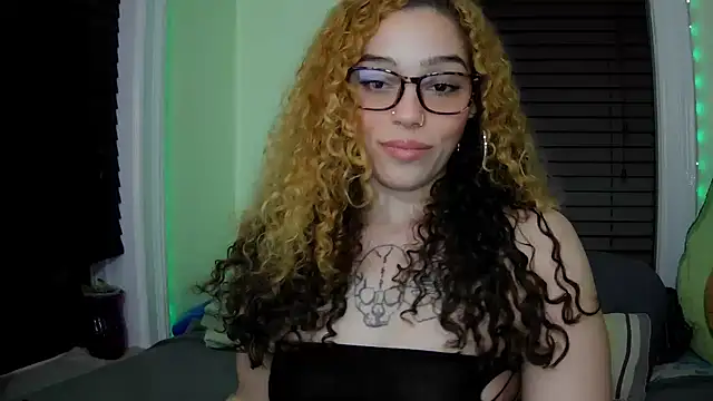 Snapshot of sapphirestorm8 chatting on December 2025 02:28:01 AM sapphirestorm8 online show from December 2025 02:28:01 AM