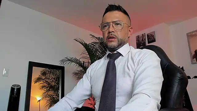 Snapshot of MrFrank_tattoo chatting on December 2024 06:31:02 PM MrFrank tattoo online show from December 2024 06:31:02 PM