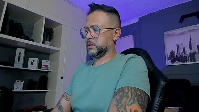 Snapshot of MrFrank_tattoo chatting on September 2025 12:57:02 AM MrFrank tattoo online show from September 2025 12:57:02 AM