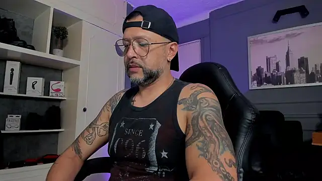 Snapshot of MrFrank_tattoo chatting on September 2025 11:42:02 PM MrFrank tattoo online show from September 2025 11:42:02 PM