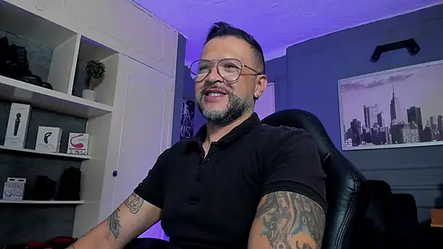 Snapshot of MrFrank_tattoo chatting on October 2025 10:17:01 PM MrFrank tattoo online show from October 2025 10:17:01 PM