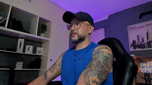 Snapshot of MrFrank_tattoo chatting on October 2025 01:19:01 AM MrFrank tattoo online show from October 2025 01:19:01 AM