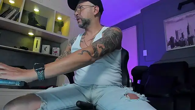 MrFrank tattoo online show from November 2025 10:31:02 PM