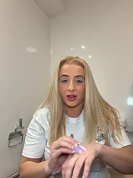 Strongqueen online show from April 2026 06:01:01 PM