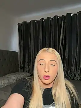 Snapshot of Strongqueen chatting on April 2026 06:49:01 PM Strongqueen online show from April 2026 06:49:01 PM