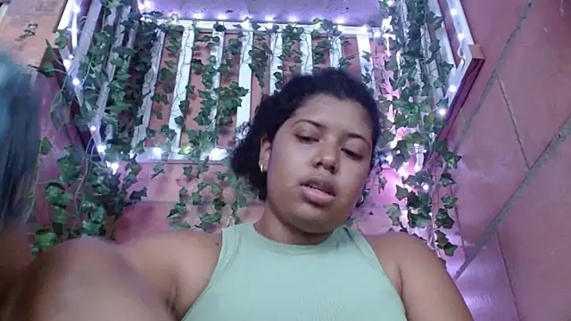 Snapshot of belindathompson chatting on December 2024 09:54:01 PM belindathompson online show from December 2024 09:54:01 PM