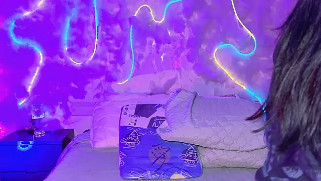 emmajohnss online show from February 2026 04:02:01 AM