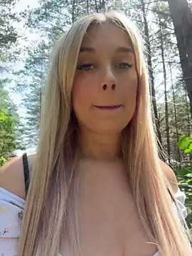 Snapshot of CherryAuroraa chatting on July 2026 10:21:02 AM CherryAuroraa online show from July 2026 10:21:02 AM