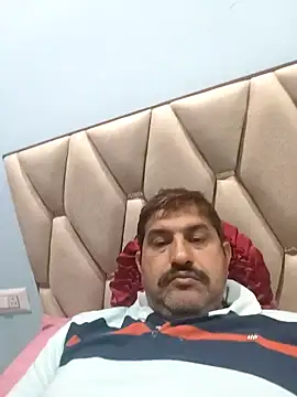 Amandev7 online show from March 2026 06:18:02 PM