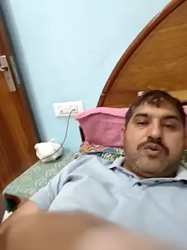Snapshot of Amandev7 chatting on April 2026 04:48:01 AM Amandev7 online show from April 2026 04:48:01 AM