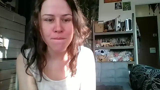 Snapshot of SuzieWanKenobi chatting on December 2024 01:53:02 PM SuzieWanKenobi online show from December 2024 01:53:02 PM