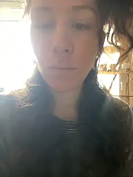 Snapshot of SuzieWanKenobi chatting on October 2025 12:50:01 PM SuzieWanKenobi online show from October 2025 12:50:01 PM