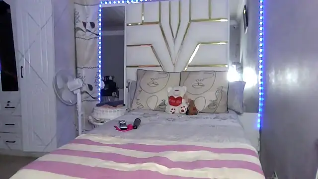 Snapshot of SexyyNana chatting on September 2025 10:35:02 PM SexyyNana online show from September 2025 10:35:02 PM