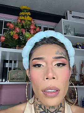 caroline cossei online show from February 2025 03:13:02 AM