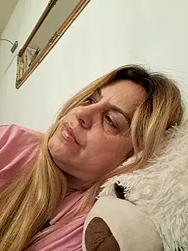 Snapshot of OliviaLewis chatting on February 2025 04:50:02 AM OliviaLewis online show from February 2025 04:50:02 AM