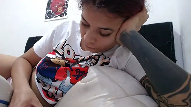 Snapshot of Emmily_Fox chatting on February 2025 10:07:02 PM Emmily Fox online show from February 2025 10:07:02 PM