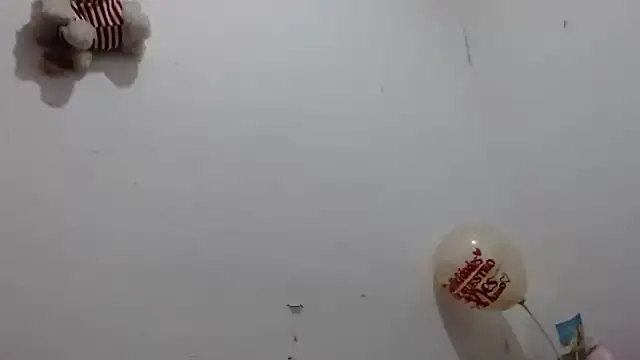 Snapshot of Emmily_Fox chatting on February 2025 06:33:02 PM Emmily Fox online show from February 2025 06:33:02 PM