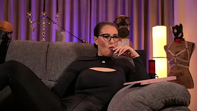 Snapshot of kelly_kent chatting on December 2024 01:14:01 AM kelly kent online show from December 2024 01:14:01 AM