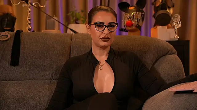 kelly kent online show from November 2025 12:49:02 AM