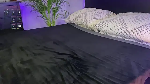 spottyyy online show from December 2024 05:43:02 PM