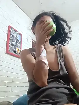 Snapshot of valeriaswang_Lucas chatting on April 2026 12:57:01 PM valeriaswang Lucas online show from April 2026 12:57:01 PM