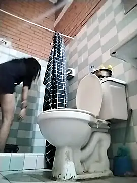 Snapshot of valeriaswang_Lucas chatting on April 2026 02:43:01 PM valeriaswang Lucas online show from April 2026 02:43:01 PM