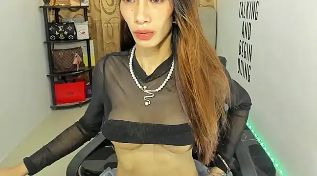 Trixie Mattel21 online show from December 2024 02:21:01 AM