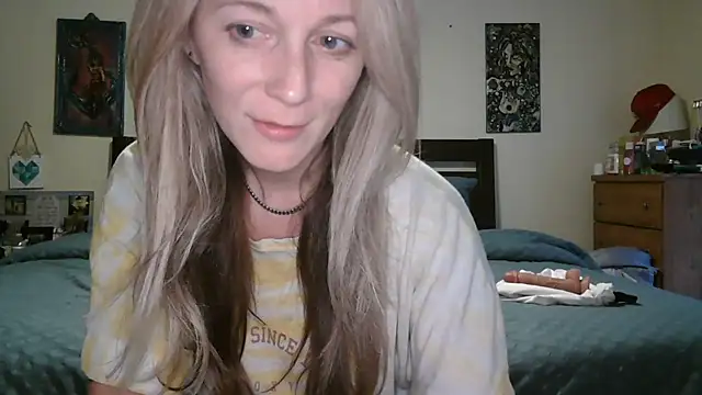 Heyitsmee33 online show from June 2026 10:40:01 AM