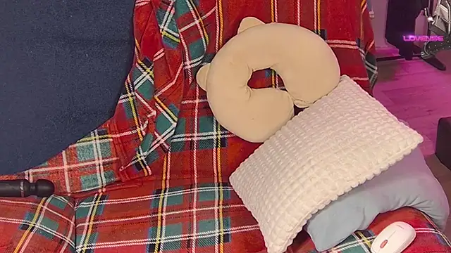 Snapshot of cutenessa chatting on January 2025 03:06:02 AM cutenessa online show from January 2025 03:06:02 AM