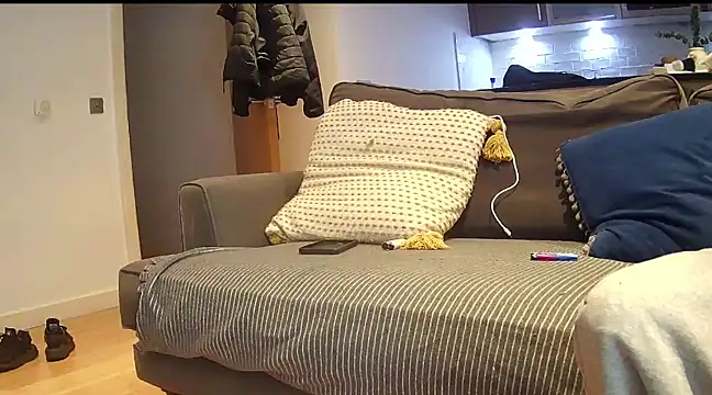 uk-bobbie-uk online show from December 2024 07:38:02 PM