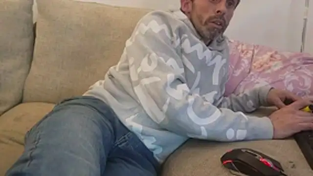 uk-bobbie-uk online show from October 2025 02:47:02 AM